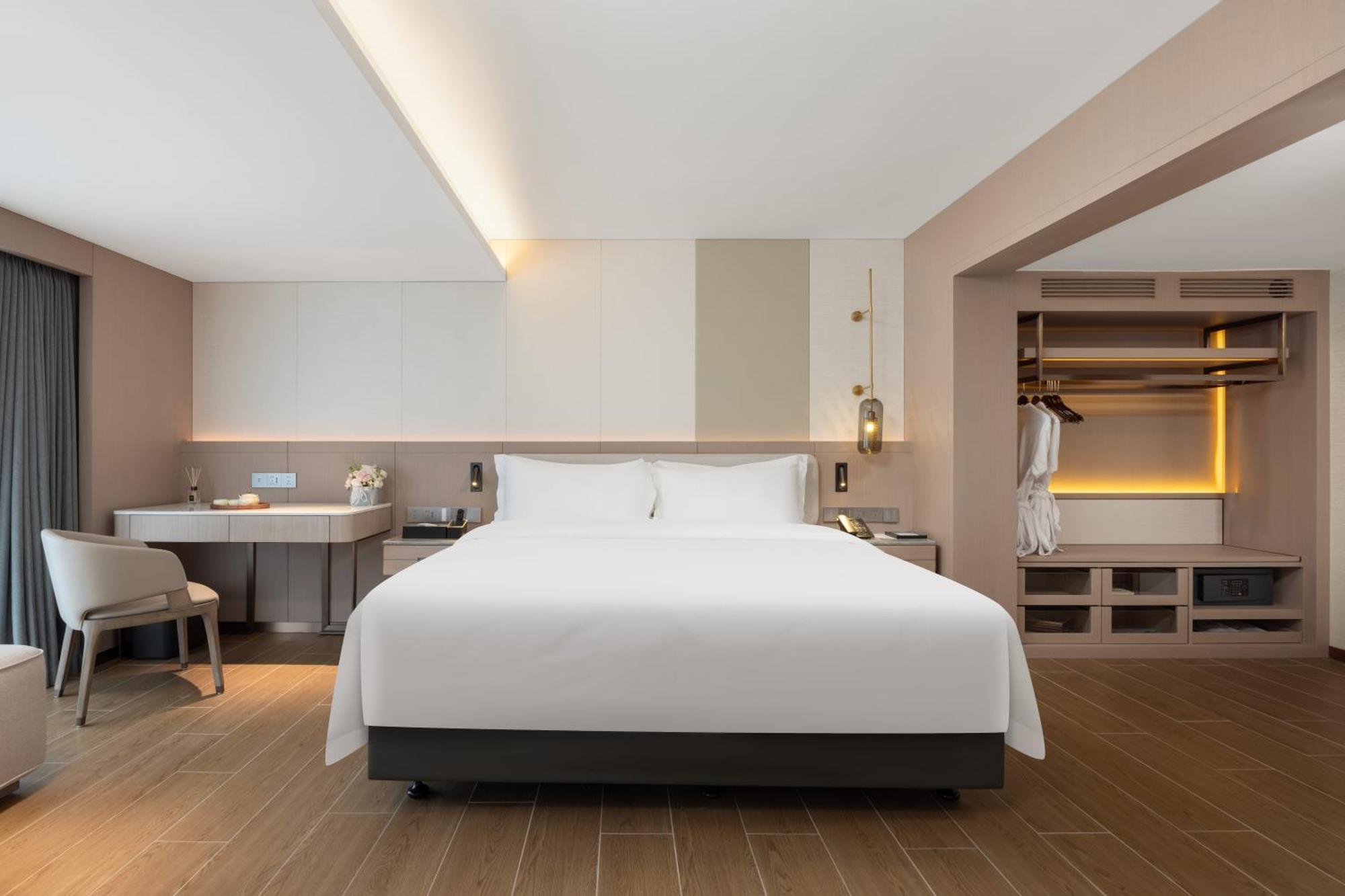 Aparthotel Sunflower &residence, Futian Port Branch 4*